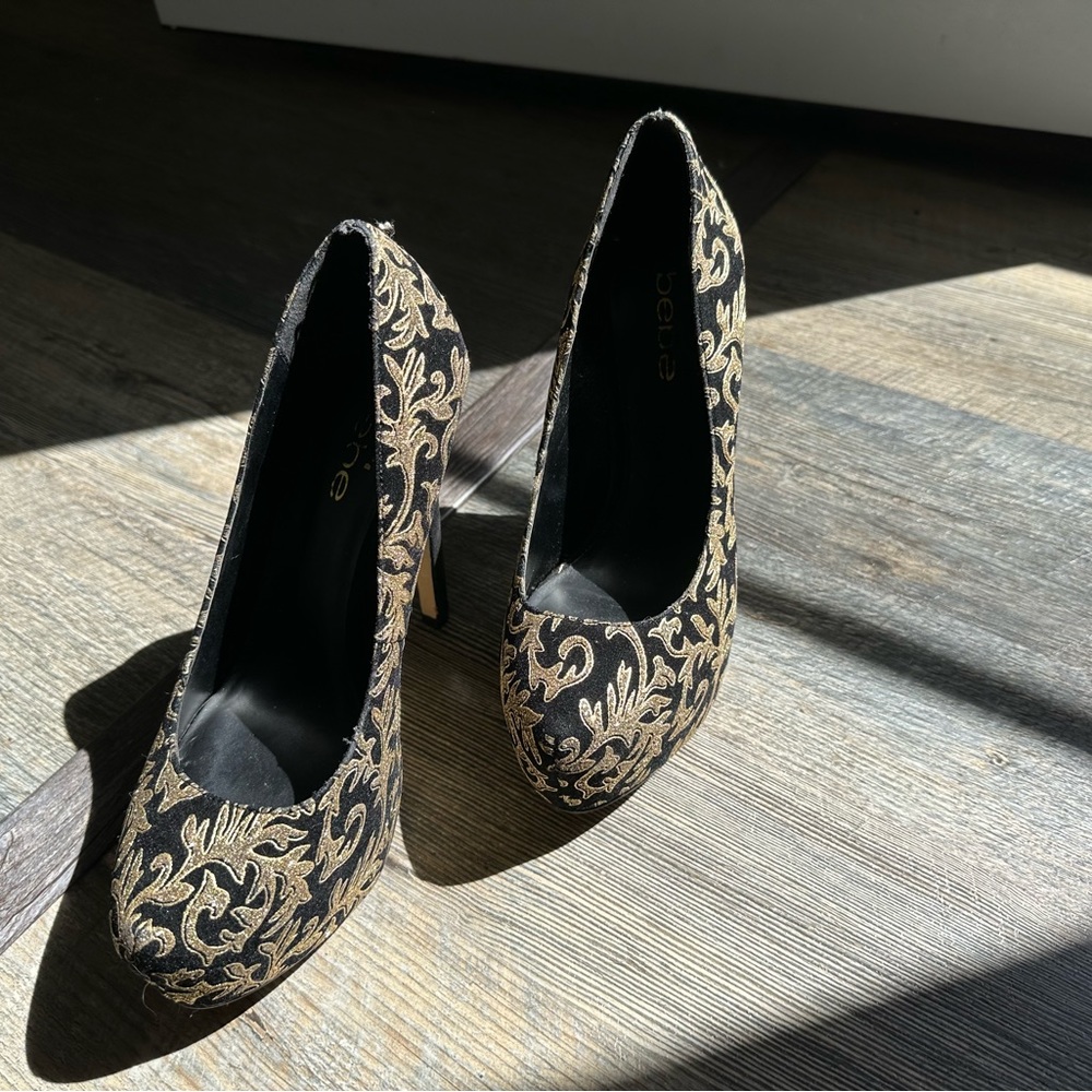 BEBE BAROQUE VERSACE STYLE platform HEELS SIZE 7 PRETTY LITTLE LIARS (with box)
